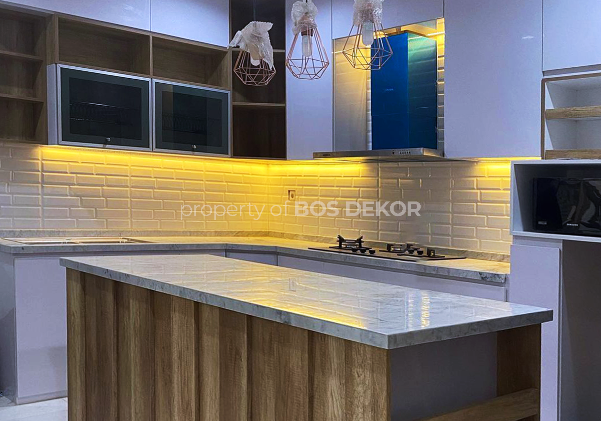 Thumbnail Kitchen With Island 1